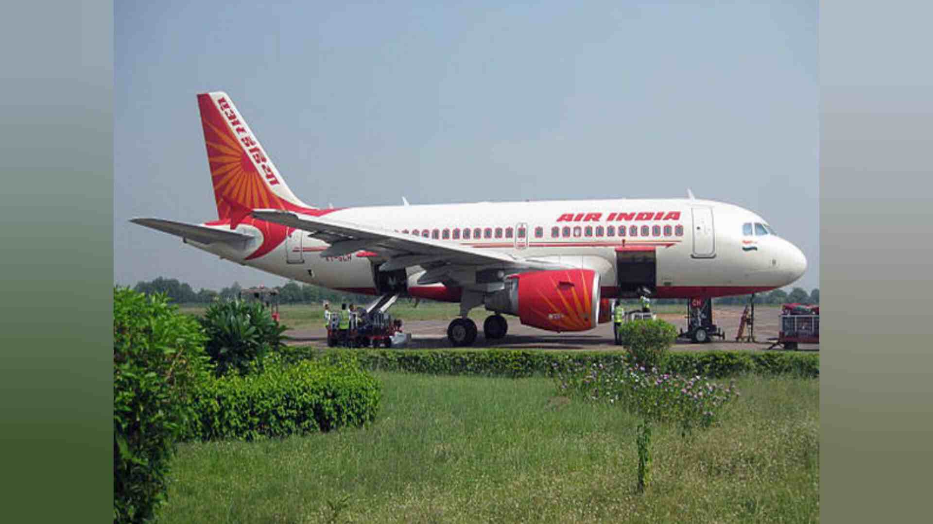 एयर इंडिया एक्सप्रेस की 70 उड़ानें रद्द, एक साथ छुट्टी पर गए क्रू मेंबर्स