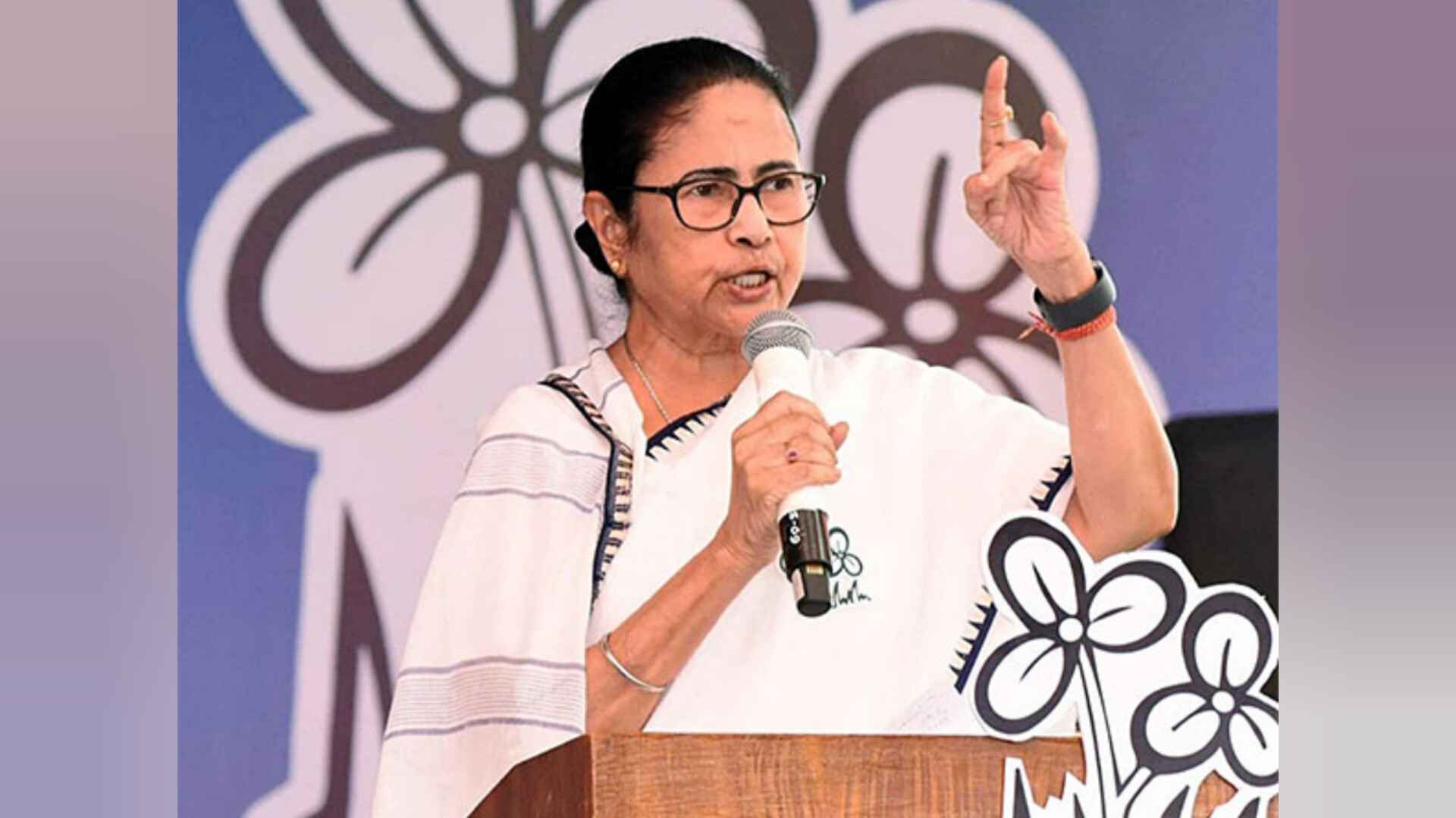 संदेशखाली के बारे में प्रधानमंत्री अब भी झूठ बोल रहे हैं, लेकिन राज्यपाल के खिलाफ आरोपों पर चुप हैं: ममता बनर्जी