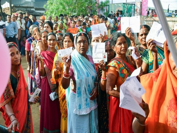 लोकसभा चुनाव: पांचवें चरण में 57 प्रतिशत से अधिक मतदान, महाराष्ट्र में सबसे कम और पश्चिम बंगाल में सबसे ज्यादा वोटिंग