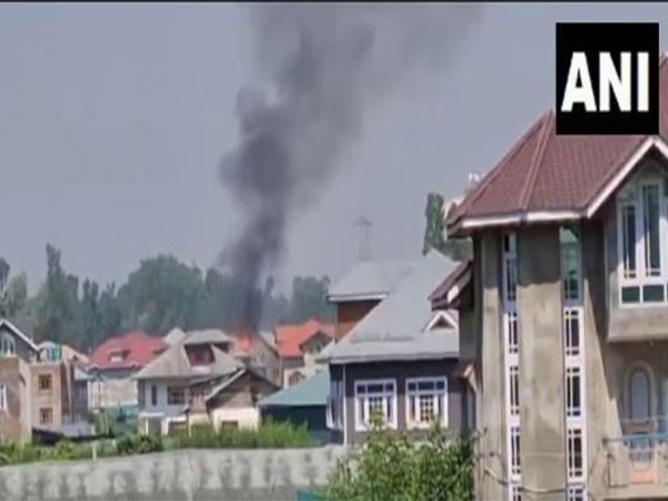 जम्मू-कश्मीर: पुलवामा मुठभेड़ में लश्कर-ए-तैयबा के कमांडर समेत दो आतंकवादी ढेर, कई आतंकी मामलों में था वांछित