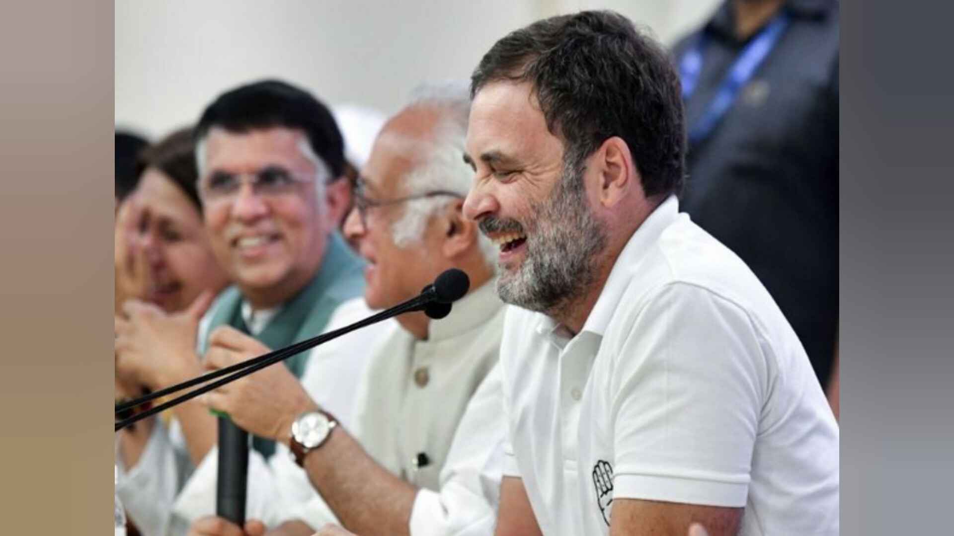 कांग्रेस में राहुल गांधी को विपक्ष का नेता बनाने की मांग, सांसदों ने उन्हें 