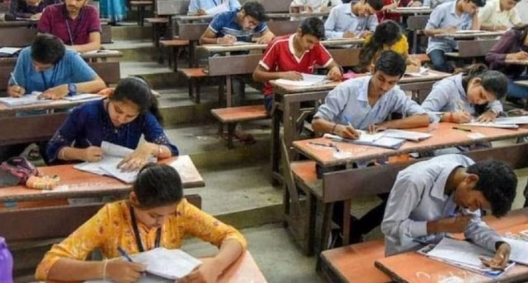 महाराष्ट्र सरकार ने नीट परीक्षा को रद्द करने की मांग की, राज्य के छात्रों के साथ अन्याय का आरोप