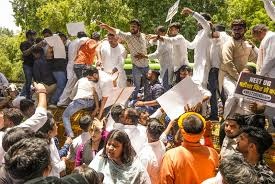 नीट परीक्षा विवाद: युवा कांग्रेस, एनएसयूआई कार्यकर्ताओं ने दिल्ली में किया विरोध प्रदर्शन; राहुल गांधी ने युवाओं को दिलाया भरोसा