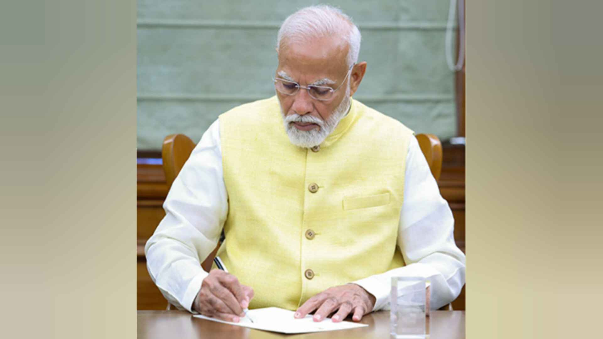 तीसरी बार प्रधानमंत्री बनते ही देशभर के किसानों को मोदी की बड़ी सौगात, पहले ही दिन इस फाइल पर किए हस्ताक्षर