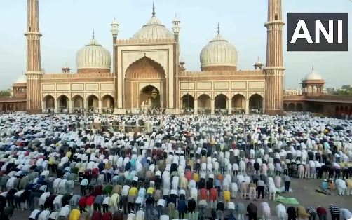 देशभर में मनाया जा रहा है ईद-उल-अजहा का त्योहार, नमाज अदा करने के लिए मस्जिदों में उमड़ी भीड़, राष्ट्रपति समेत तमाम नेताओं ने दी मुबारकबाद
