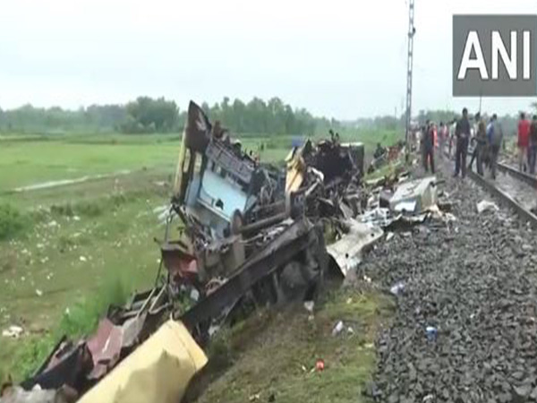 पश्चिम बंगाल में कंचनजंगा एक्सप्रेस ट्रेन दुर्घटना के बाद कई ट्रेनें रद्द, डायवर्ट किए गए रूट