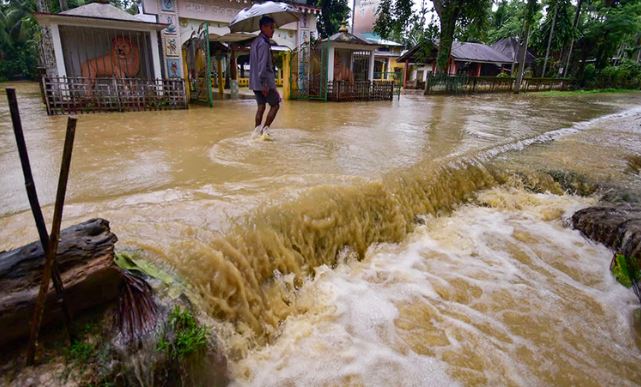 असम में बाढ़ से स्थिति अब भी गंभीर, मरने वालों की संख्या बढ़कर 37 हुई