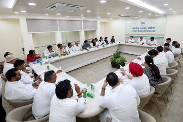 कांग्रेस ने झारखंड विधानसभा चुनाव के लिए रणनीति पर की चर्चा; कहा- जल, जंगल, जमीन और आदिवासी समाज के अधिकारों के लिए पूरी तरह समर्पित