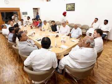 राहुल गांधी होंगे लोकसभा में नेता विपक्ष, इंडिया गठबंधन की बैठक में लिया फैसला