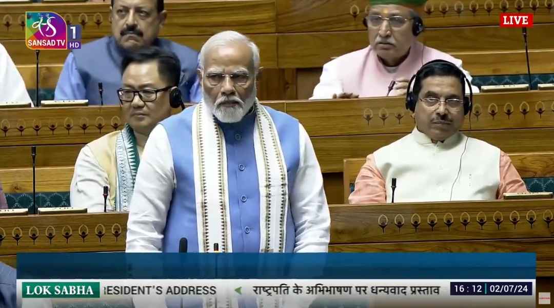 लोकसभा में प्रधानमंत्री मोदी का धन्यवाद प्रस्ताव पर जवाब, राहुल गांधी भी संसद पहुंचे