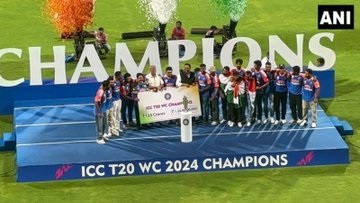 विश्वविजेता भारतीय क्रिकेट टीम वानखेड़े स्टेडियम पहुंची, दिखा फैंस का सैलाब; कप्तान रोहित ने कहा, 'मुंबई कभी निराश नहीं करती'