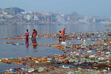 वाराणसी में गंगा प्रदूषण: अधिकरण ने उत्तर प्रदेश के पर्यावरण सचिव को नोटिस जारी किया