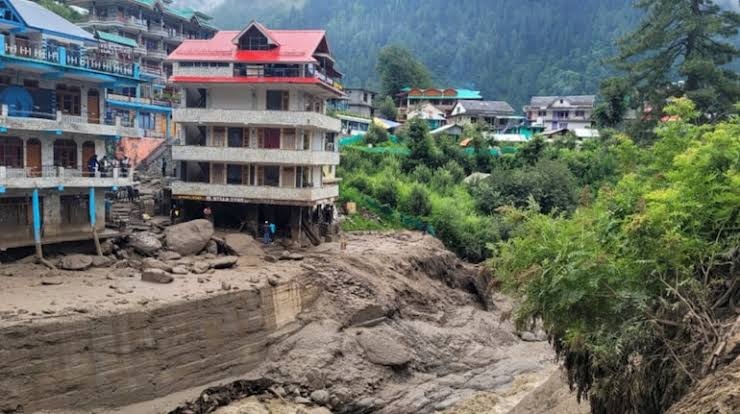 हिमाचल प्रदेश: बादल फटने से 45 लापता लोगों की तलाश के लिए बचाव अभियान फिर शुरू