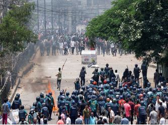 'बांग्लादेश की यात्रा ना करें...', हिंसा के बाद अलर्ट भारत सरकार, नागरिकों के लिए जारी की एडवाइजरी