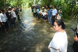 बंगाल बाढ़: सीएम ममता ने डीवीसी से जुड़े 'मानव निर्मित' संकट को लेकर झारखंड के साथ राज्य की सीमाएं की बंद