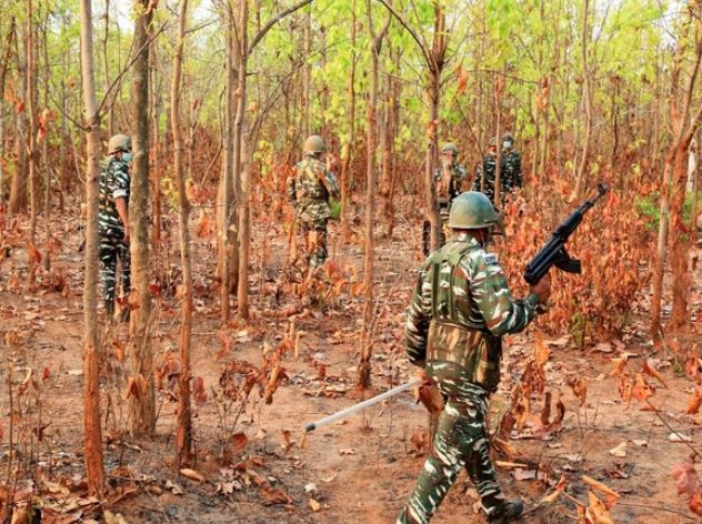 छत्तीसगढ़ के बस्तर में सुरक्षाबलों और नक्सलियों के बीच मुठभेड़, 7 नक्सली ढेर; इलाके में सर्च ऑपरेशन जारी