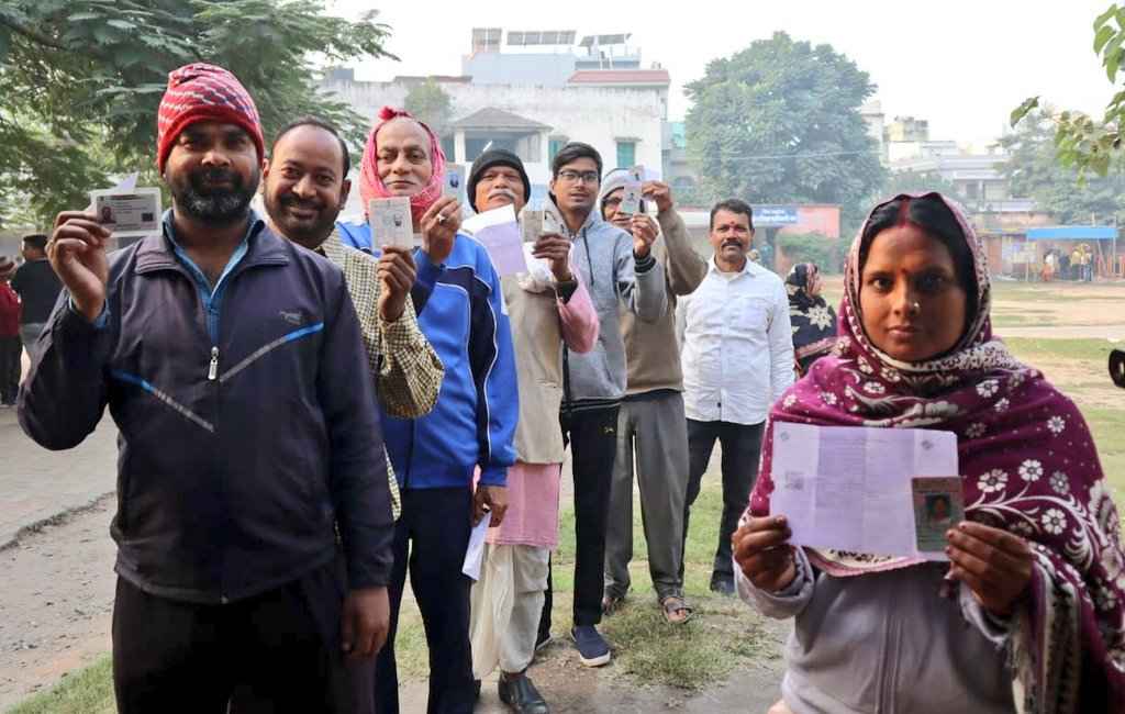 महाराष्ट्र की 288 सीटों के लिए मतदान जारी, झारखंड में दूसरे चरण में 38 सीटों पर डाले जा रहे वोट