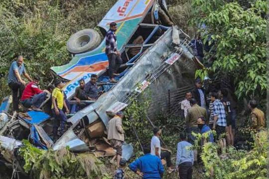 अल्मोड़ा से हल्द्वानी जा रही बस भीमताल में खाई में गिरी, तीन की मौत