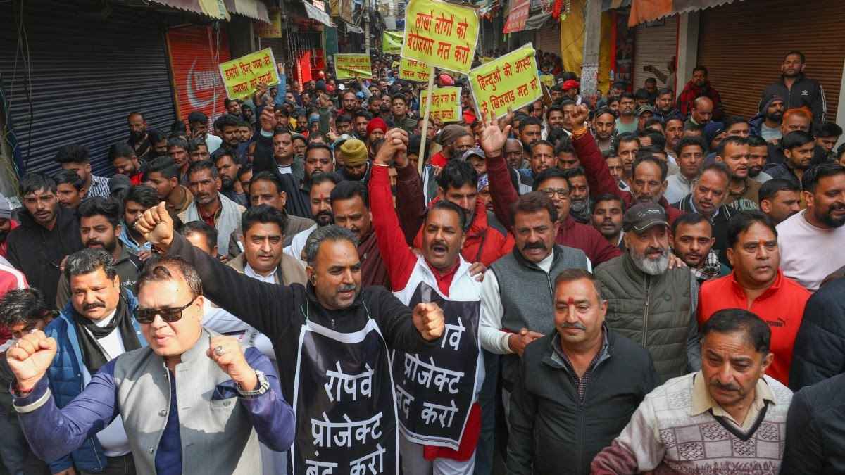 जम्मू-कश्मीर: रोपवे परियोजना के खिलाफ कटरा में बंद तीसरे दिन भी जारी, और लोग भूख हड़ताल में शामिल