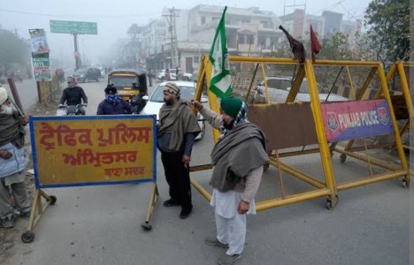 पंजाब बंद: किसानों के आंदोलन से यातायात प्रभावित, रेल व बस सेवाएं स्थगित