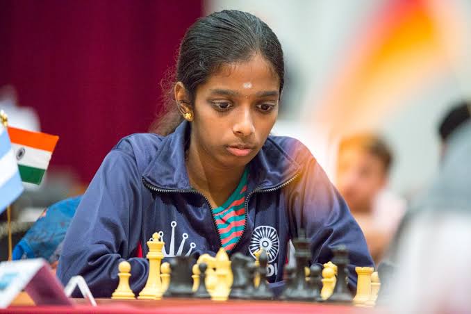 भारतीय ग्रैंडमास्टर आर वैशाली ने विश्व ब्लिट्ज़ फाइनल क्वालीफायर जीता, क्वार्टर फाइनल में पहुंचीं