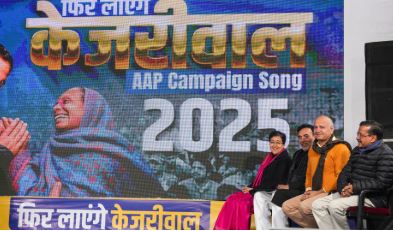 AAP प्रमुख ने दिल्ली चुनाव के लिए अभियान गीत ‘फिर लाएंगे केजरीवाल' लॉन्च किया