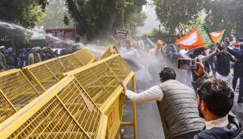 ‘फर्जी’ मतदाता पंजीकरण विवाद: भाजपा का प्रदर्शन, केजरीवाल को बताया 'पूर्वांचल विरोधी'