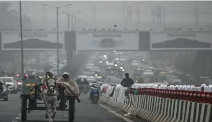 दिल्ली में ठंड से राहत नहीं, बाहरी इलाकों में घना कोहरा छाया, वायु गुणवत्ता ‘खराब’