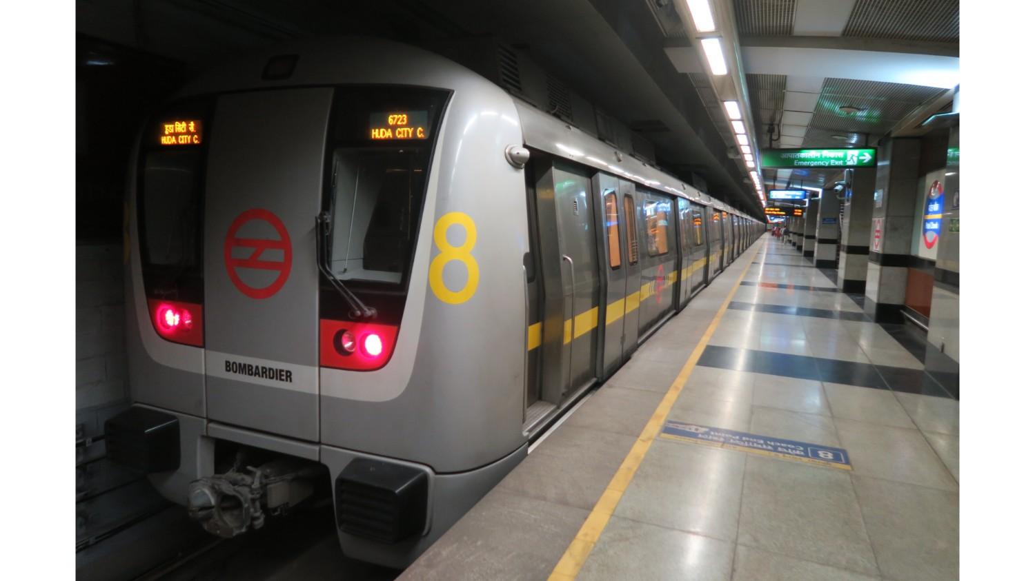 परेड देखने वालों को DMRC की सौगात, सवेरे 3 बजे से ही दौड़ने लगेंगी दिल्ली मेट्रो