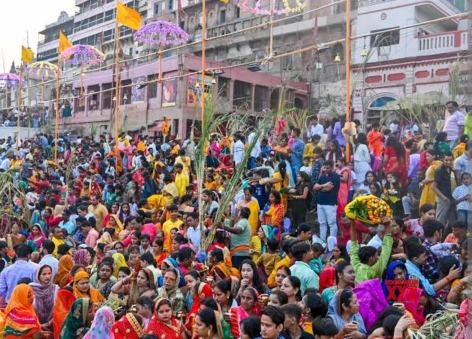 वाराणसी में घाटों पर खचाखच भीड़! आम लोगों के लिए पांच फरवरी तक बंद रहेगी गंगा आरती