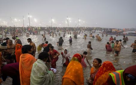 खुद को आने से रोक नहीं सके... पाकिस्तान से महाकुंभ आए हिंदुओं ने संगम में लगाई पवित्र डुबकी