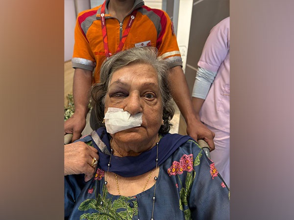 दिल्ली एयरपोर्ट हादसा: एयर इंडिया ने व्हीलचेयर की सुविधा देने से किया इनकार, 82 वर्षीय महिला गंभीर रूप से घायल