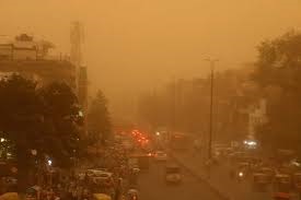 दिल्ली के कई हिस्सों में धूल भरी आंधी, 1 की मौत, उड़ानें डायवर्ट