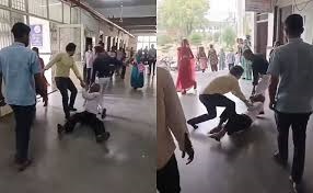 मध्य प्रदेश के अस्पताल में डॉक्टर ने बुजुर्ग व्यक्ति को पीटा, घसीटा; एफआईआर दर्ज