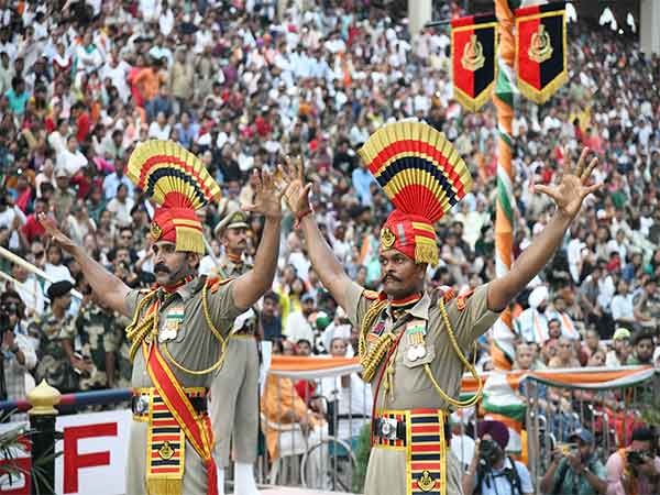 अटारी सीमा पर बीटिंग रिट्रीट समारोह के दौरान सीमा द्वार बंद रहे