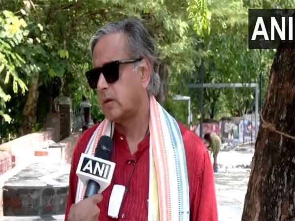 पहलगाम हमले पर शशि थरूर ने सरकार का किया बचाव, कहा- किसी भी देश के पास नहीं हो सकती 100% खुफिया जानकारी