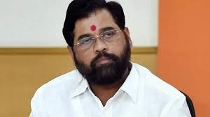शिंदे को अपशब्द कहने के आरोप में गिरफ्तार हुए उद्धव गुट के पूर्व मुंबई महापौर उपमुख्यमंत्री की सेना में शामिल
