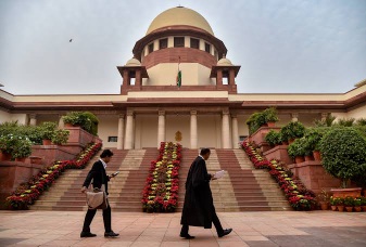 सुप्रीम कोर्ट ने जम्मू-कश्मीर में पर्यटकों की सुरक्षा पर जनहित याचिका खारिज की, याचिकाकर्ता को लगाई फटकार