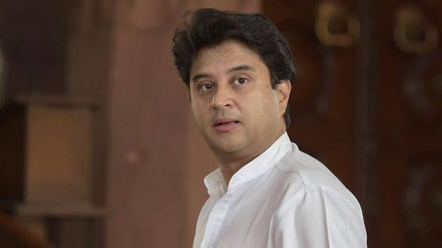 एप्पल आने वाले वर्षों में अपने सभी मोबाइल फोन भारत में बनाएगा और यहीं से खरीदेगा: ज्योतिरादित्य सिंधिया