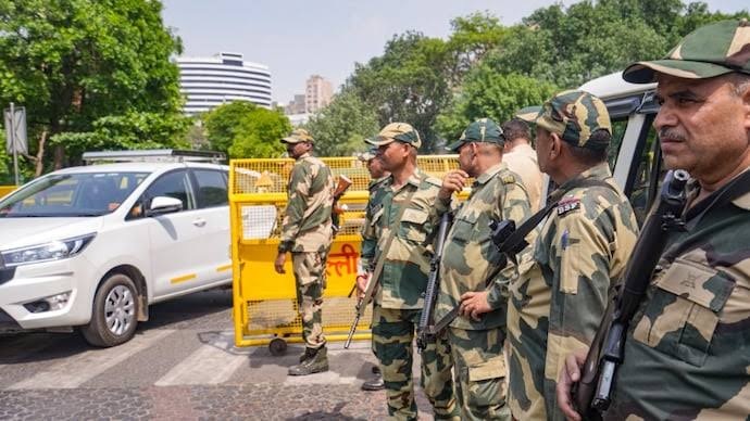 ‘ऑपरेशन सिंदूर’: दिल्ली में सुरक्षा व्यवस्था कड़ी हुई, अतिरिक्त पुलिसकर्मी की तैनाती