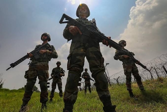 ऑपरेशन सिंदूर: एलओसी पर पाकिस्तान की गोलीबारी, 12 लोगों की मौत! आर्मी को जवाबी कार्रवाई की छूट