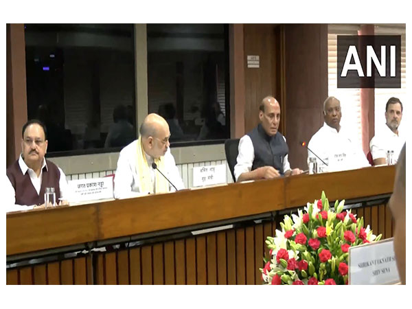 पाकिस्तान के साथ बढ़ते तनाव के बीच केंद्र सरकार ने बुलाई सर्वदलीय बैठक, राहुल गांधी समेत ये नेता हुए शामिल