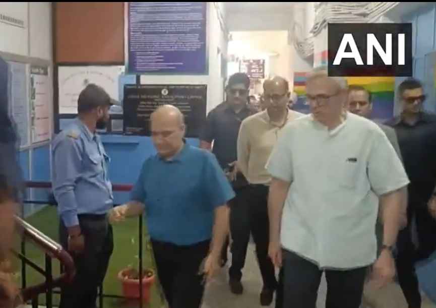 पुंछ में पाकिस्तान की गोलीबारी, घायल हुए लोगों से मिलने जम्मू के अस्पताल पहुंचे उमर अब्दुल्ला