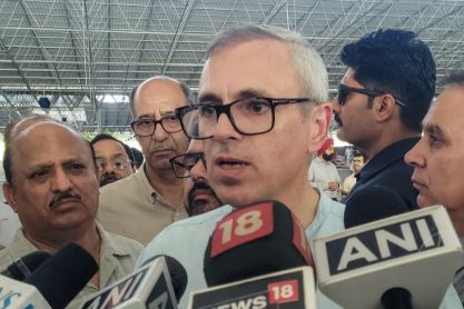 जम्मू सीमावर्ती पांच जिलों से लोगों को निकाला जा रहा, सीएम उमर अब्दुल्ला ने राहत शिविरों का दौरा किया