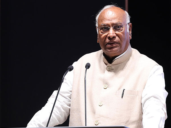 'क्या दलितों से संवाद करना संविधान के खिलाफ है': बिहार सरकार पर भड़के मल्लिकार्जुन खड़गे