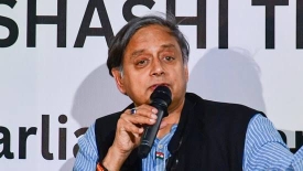 शशि थरूर के निष्कासन की संभावना, कांग्रेस में ‘वेट एंड वॉच’ की स्थिति