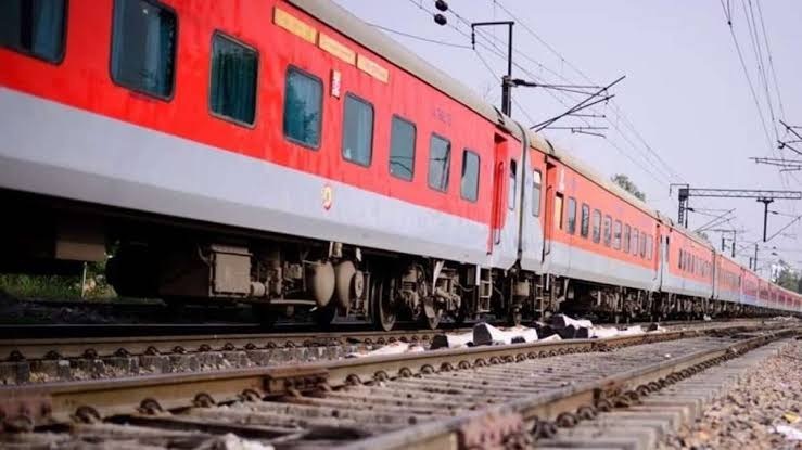 राजधानी और काठगोदाम एक्सप्रेस को पटरी से उतारने की साजिश नाकाम, बड़ा हादसा टला
