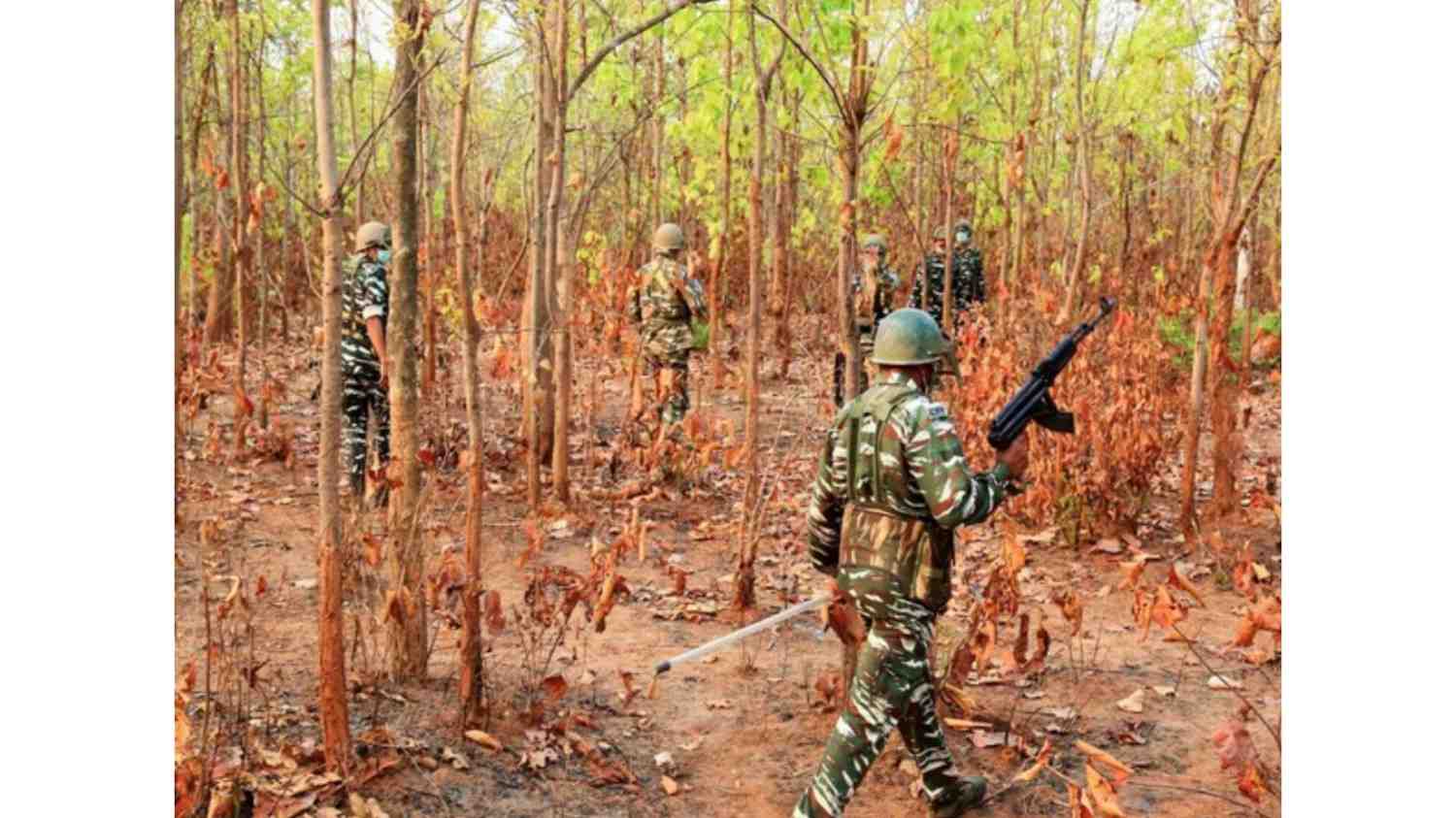 छत्तीसगढ़: अबूझमाड़ के जंगल में डीआरजी जवानों और नक्सलियों के बीच मुठभेड़ जारी