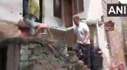 राहुल गांधी ने पुंछ में पाकिस्तानी गोलाबारी के पीडि़तों से की मुलाकात, बढ़ाया हौसला, बोले- चिंता ना करें, सबकुछ…