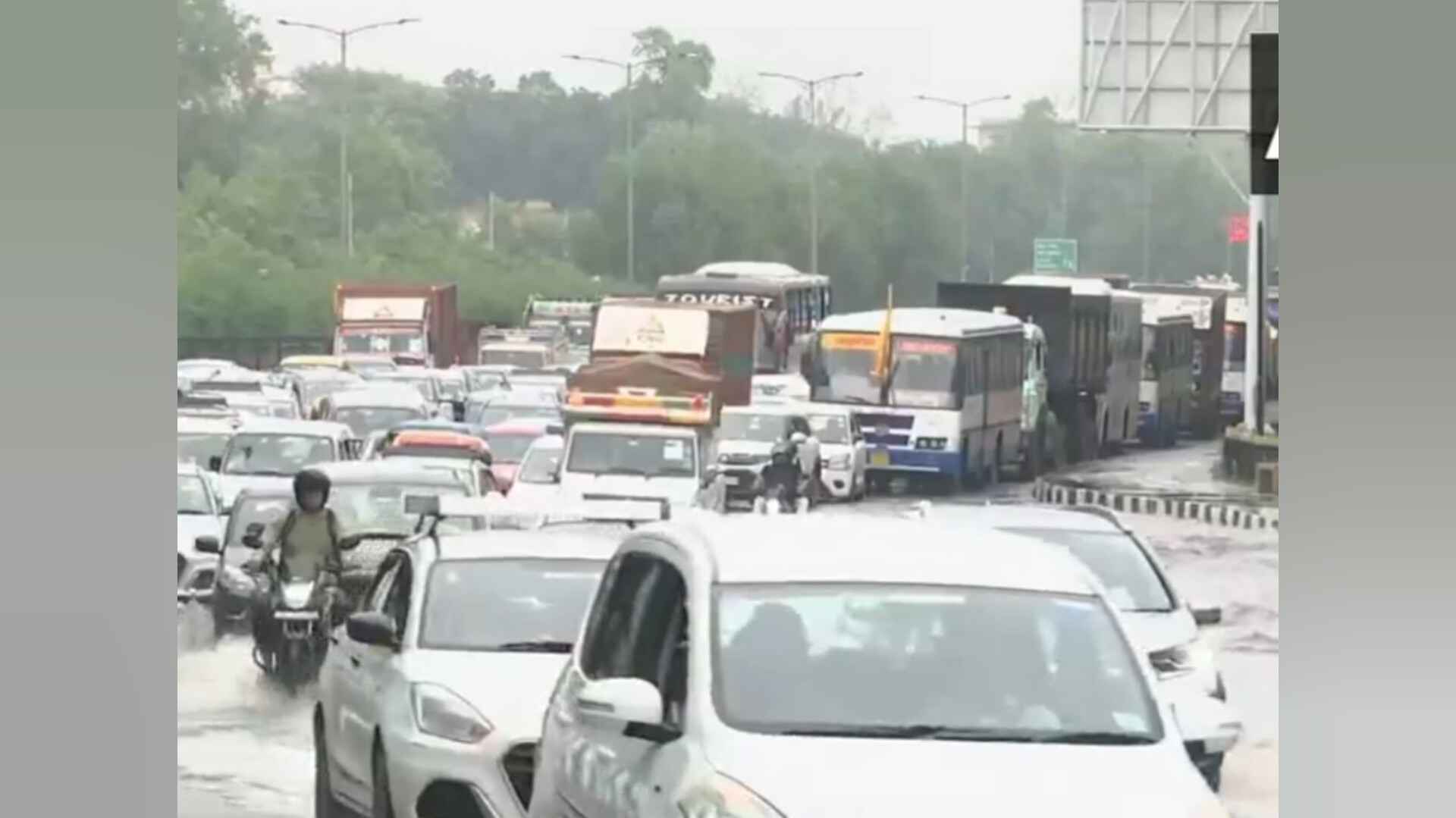 'भाजपा की चार इंजन वाली सरकार विफल हो गई: दिल्ली में बारिश से हो रही परेशानी पर आम आदमी पार्टी